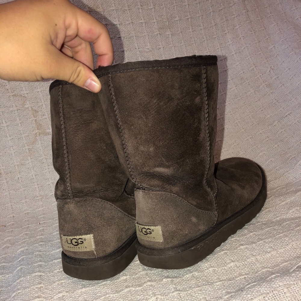 Women’s size 7 classic short UGG boots